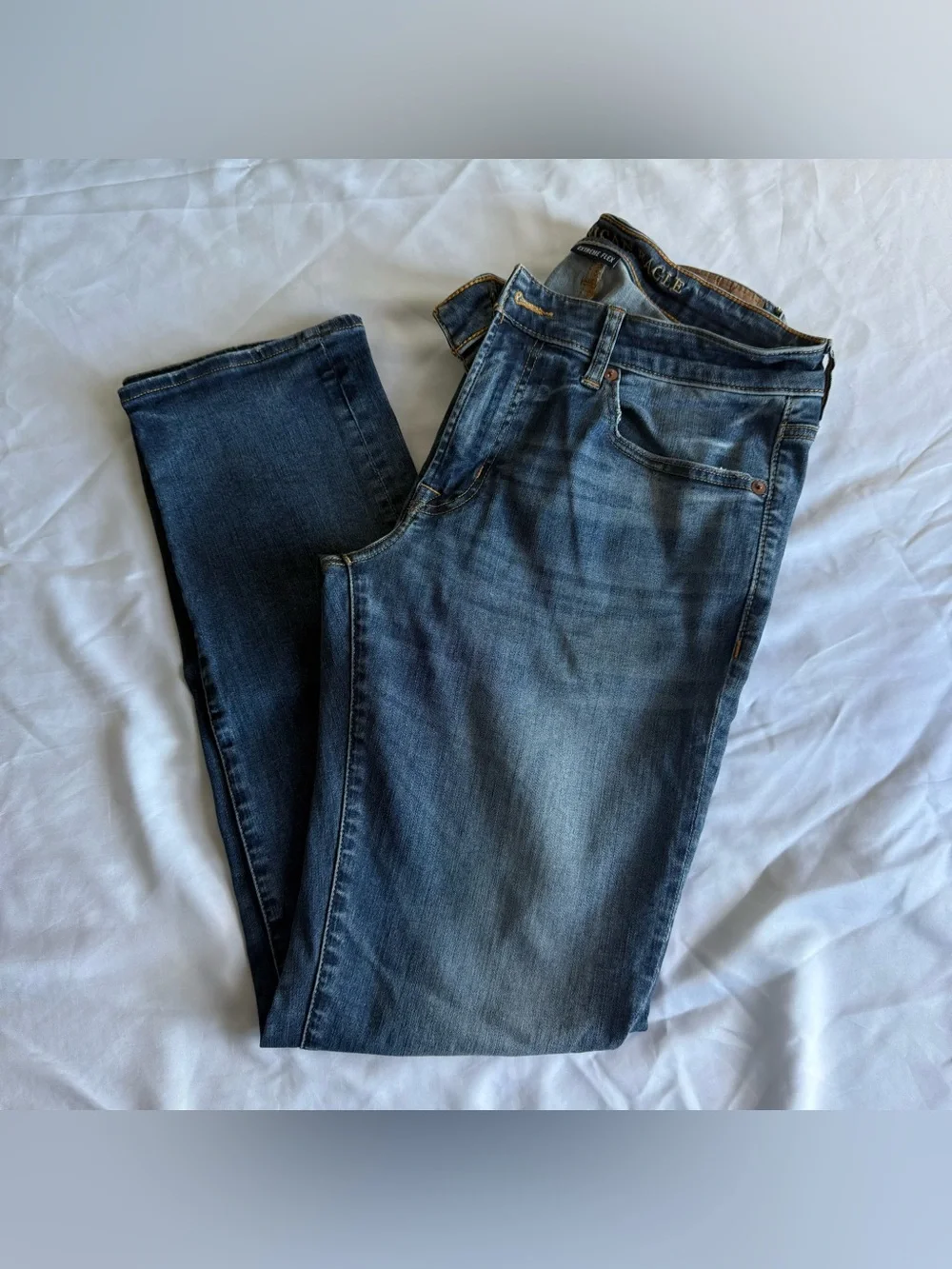 Men’s Classic Medium Wash Slim Straight Leg Jeans